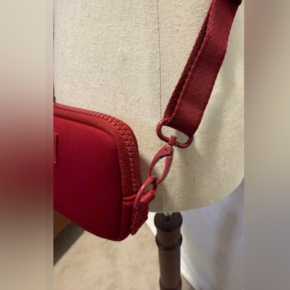 Dagne Dover Mara Phone Sling Collab With SEPHORA EUC - Picture 10 of 13